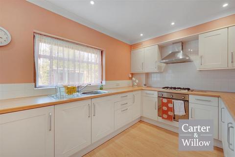 3 bedroom semi-detached house for sale, Goresbrook Road, Essex