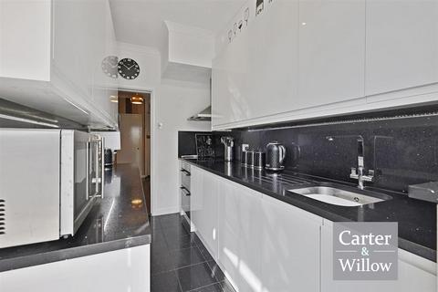 3 bedroom terraced house for sale, Heathway, Dagenham, Essex