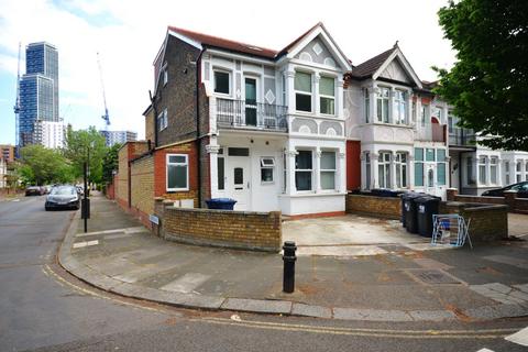 4 bedroom flat to rent, Eastfields Road, London W3 0AB