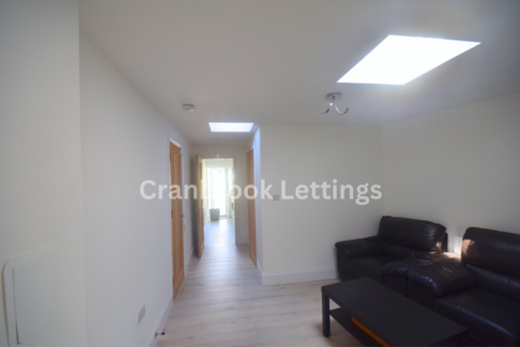 Studio to rent, Ilford, IG6