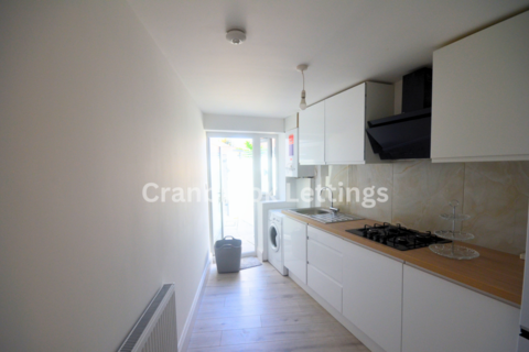 Studio to rent, Ilford, IG6