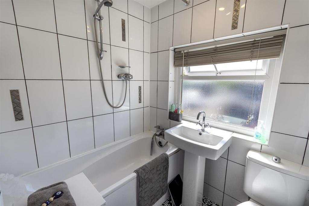 DSC 5057-Edit bathroom.JPG