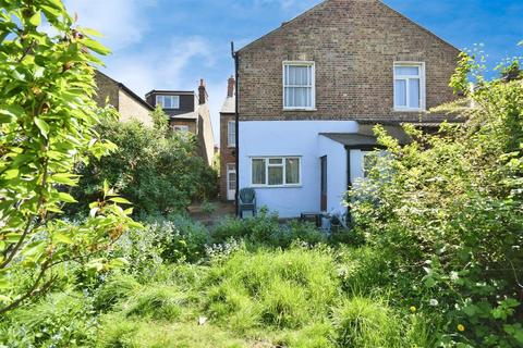 27 Clifden Road, Brentford, TW8 0PB