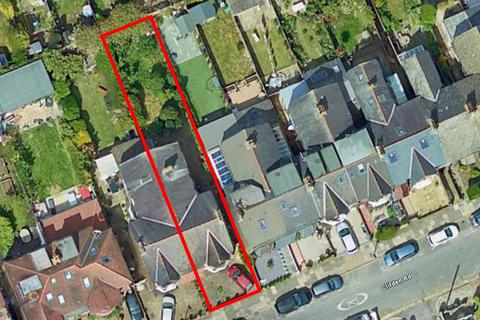 27 Clifden Road, Brentford, TW8 0PB