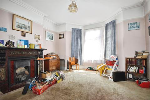27 Clifden Road, Brentford, TW8 0PB