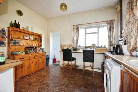 27 Clifden Road, Brentford, TW8 0PB