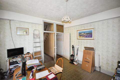 27 Clifden Road, Brentford, TW8 0PB