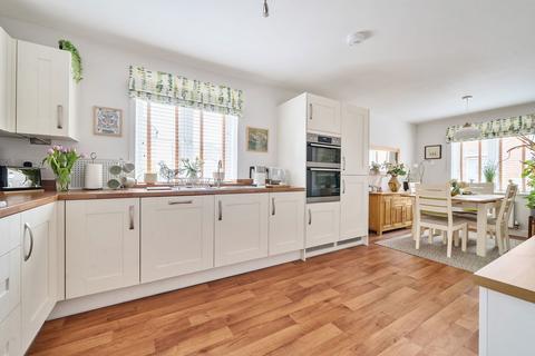 7 Cannings Close, Broughton Gifford, Melksham, SN12 8FQ