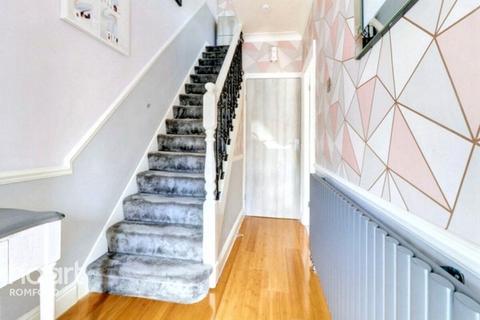 32 Fourth Avenue, Romford, RM7 0UB