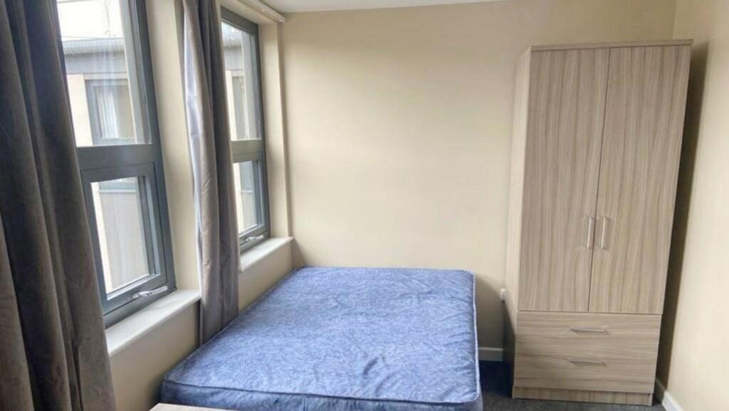 Bright and inviting double bedroom featuring la...