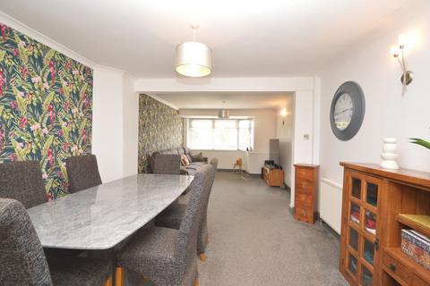 82 Downs Road, Folkestone, CT19 5PT