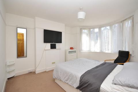 42 Chart Road, Folkestone, CT19 4EW