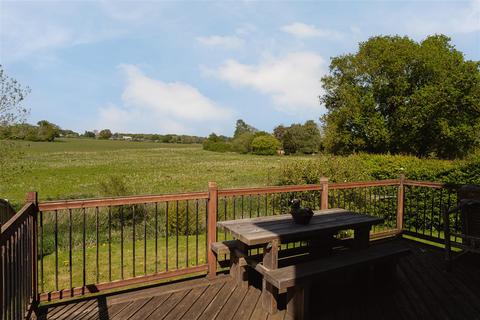 4 bedroom detached house for sale, Lodge Lane, Redhill