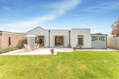 8 Downs View Close, Haxton, Salisbury, SP4 9PS