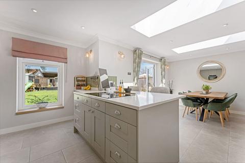 8 Downs View Close, Haxton, Salisbury, SP4 9PS