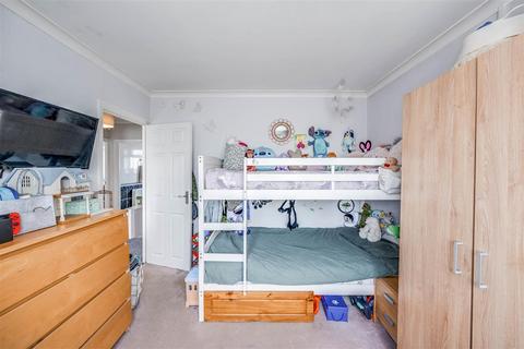 22 Burnham Crescent, Dartford, DA1 5BA