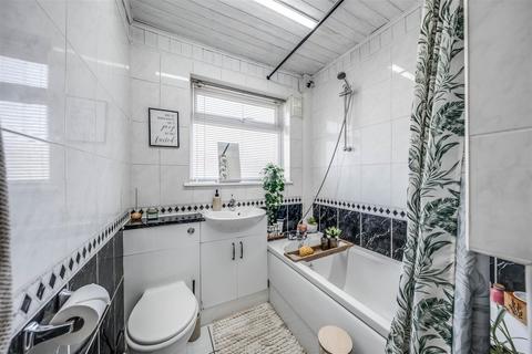 22 Burnham Crescent, Dartford, DA1 5BA