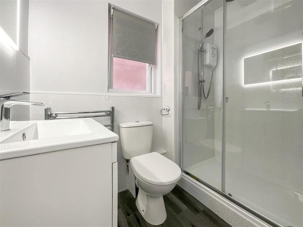 Ensuite to Bedroom 1