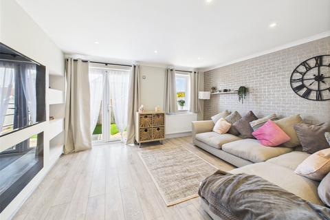 42 Fleetwood Way, Thame, OX9 3DF