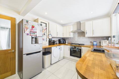 42 Fleetwood Way, Thame, OX9 3DF