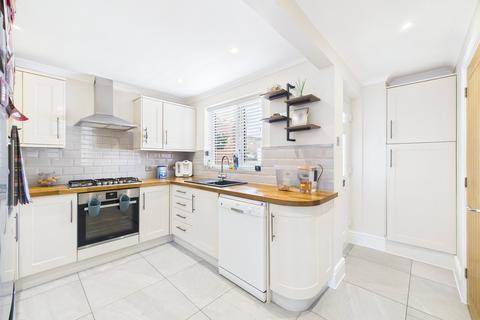 42 Fleetwood Way, Thame, OX9 3DF