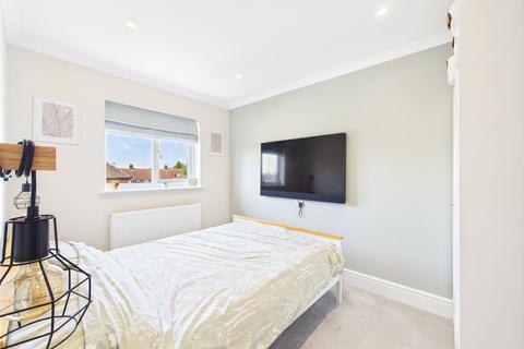 42 Fleetwood Way, Thame, OX9 3DF