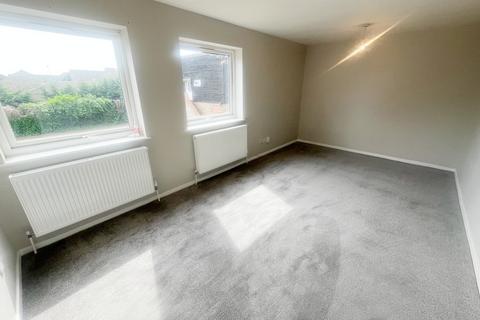 2 bedroom apartment to rent, Rochford Gardens, Slough