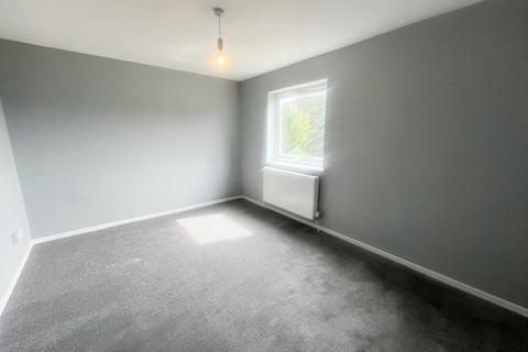 2 bedroom apartment to rent, Rochford Gardens, Slough