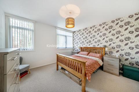 13 Charlesfield, London, SE9 4NX