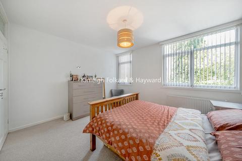 13 Charlesfield, London, SE9 4NX