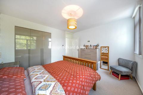 13 Charlesfield, London, SE9 4NX