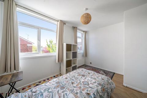 13 Charlesfield, London, SE9 4NX