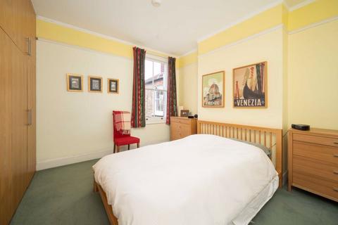 3 bedroom flat for sale, Jeddo Road W12