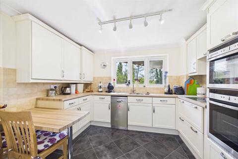 2, Campbell Court Dorking Road, Leatherhead, KT22 8HS