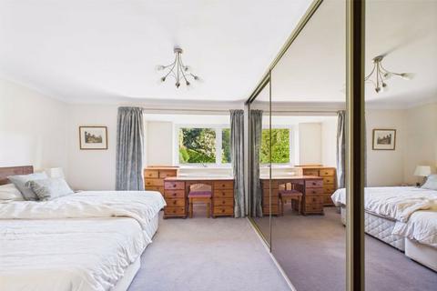 2, Campbell Court Dorking Road, Leatherhead, KT22 8HS