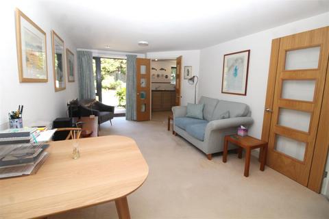 1 bedroom retirement property for sale, Mandeville Court, 261 Darkes Lane, Potters Bar EN6