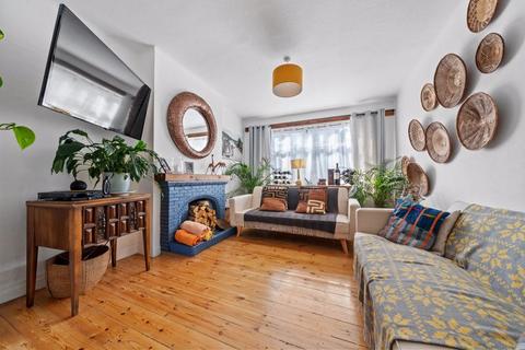 132 Caldbeck Avenue, Worcester Park, KT4 8BJ