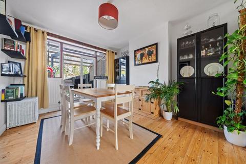 132 Caldbeck Avenue, Worcester Park, KT4 8BJ