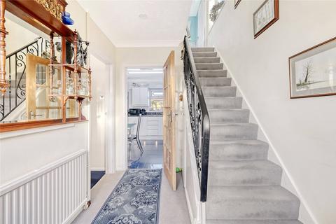 3 Stuart Close, Great Wakering, Southend-on-sea, SS3 0JD