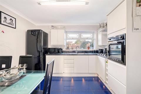 3 Stuart Close, Great Wakering, Southend-on-sea, SS3 0JD