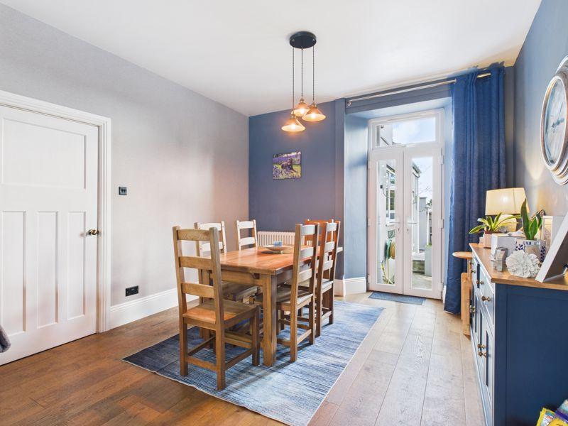 Lounge/Dining Room