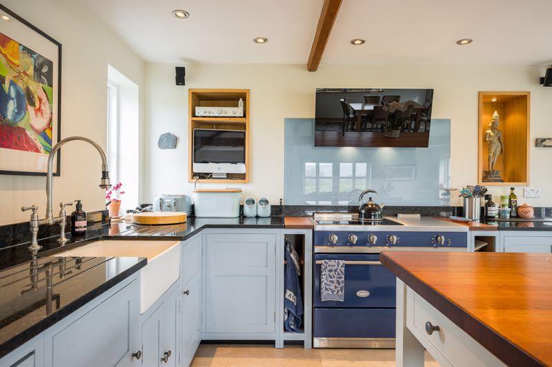 Kitchen / Dining /