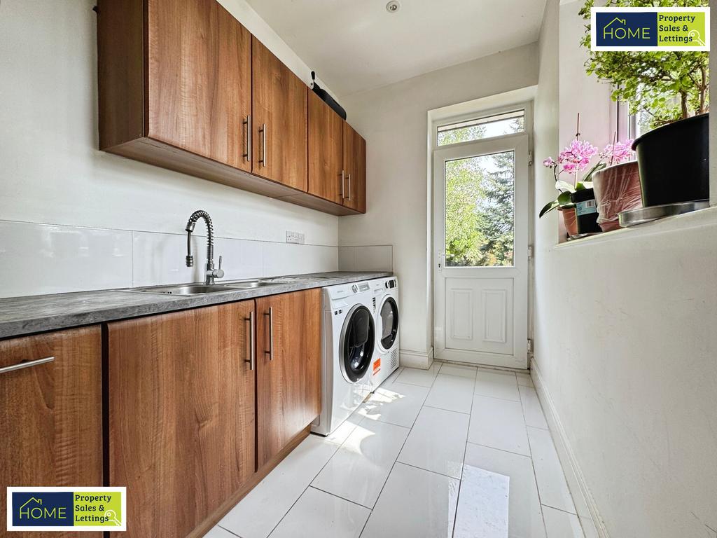585 Loughborough Road, Birstall, Leicester, LE4 4 N