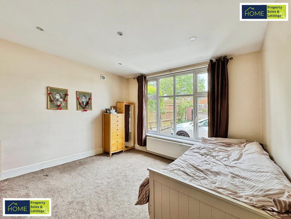 585 Loughborough Road, Birstall, Leicester, LE4 4 N