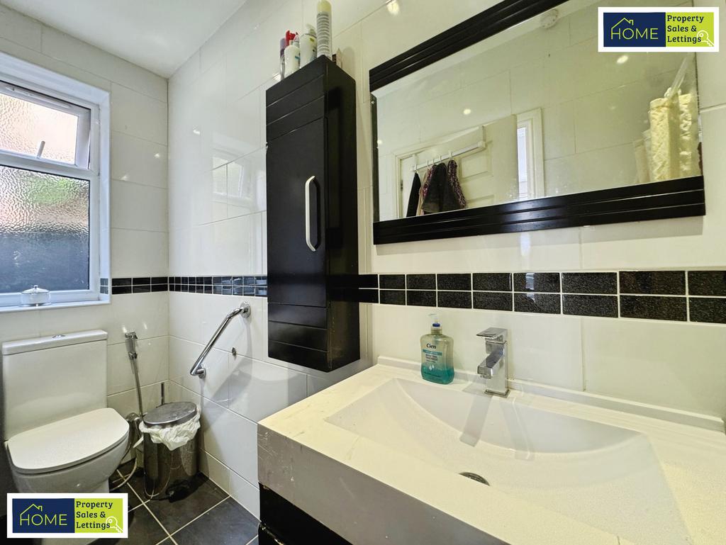 585 Loughborough Road, Birstall, Leicester, LE4 4 N
