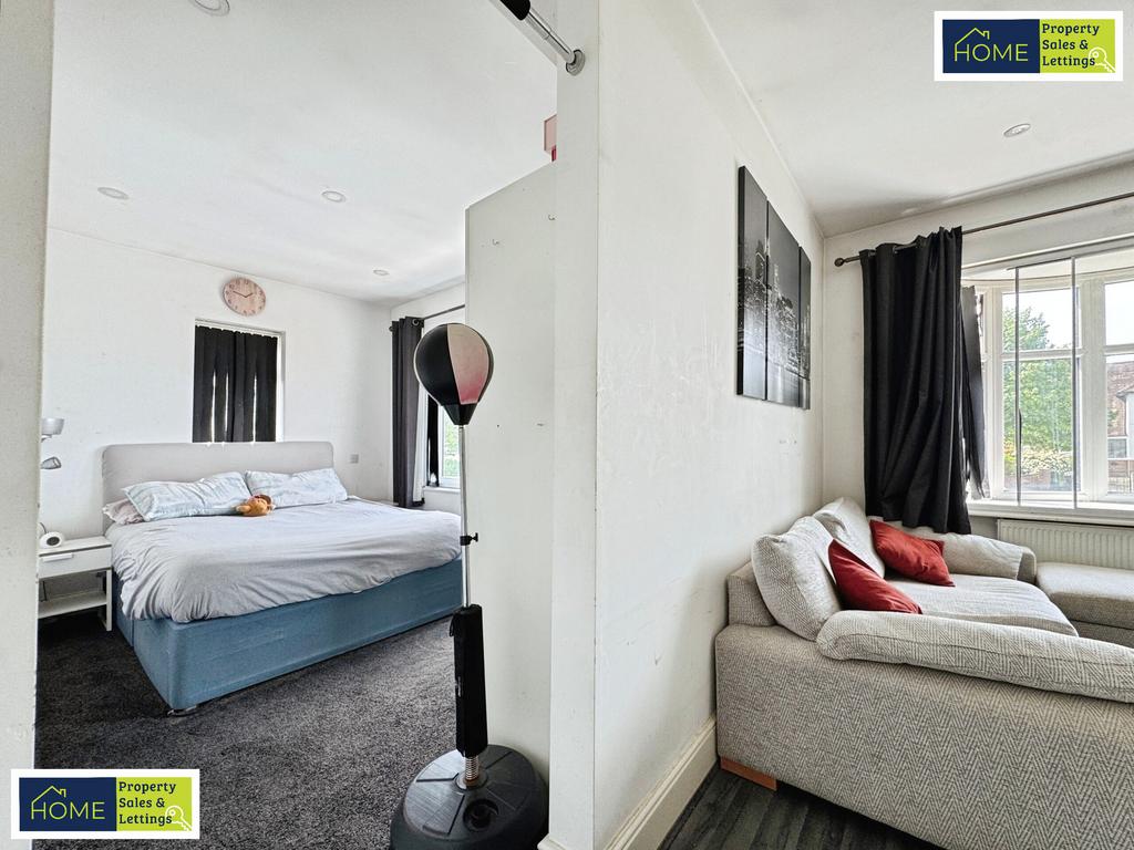 585 Loughborough Road, Birstall, Leicester, LE4 4 N