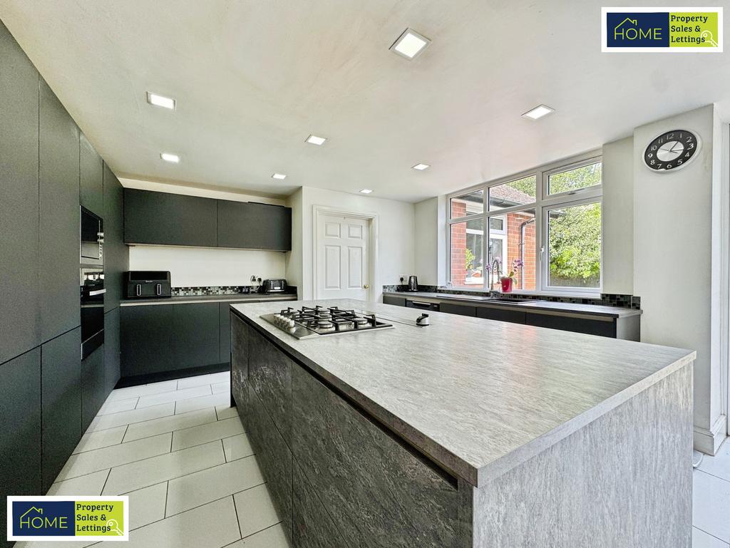 585 Loughborough Road, Birstall, Leicester, LE4 4 N