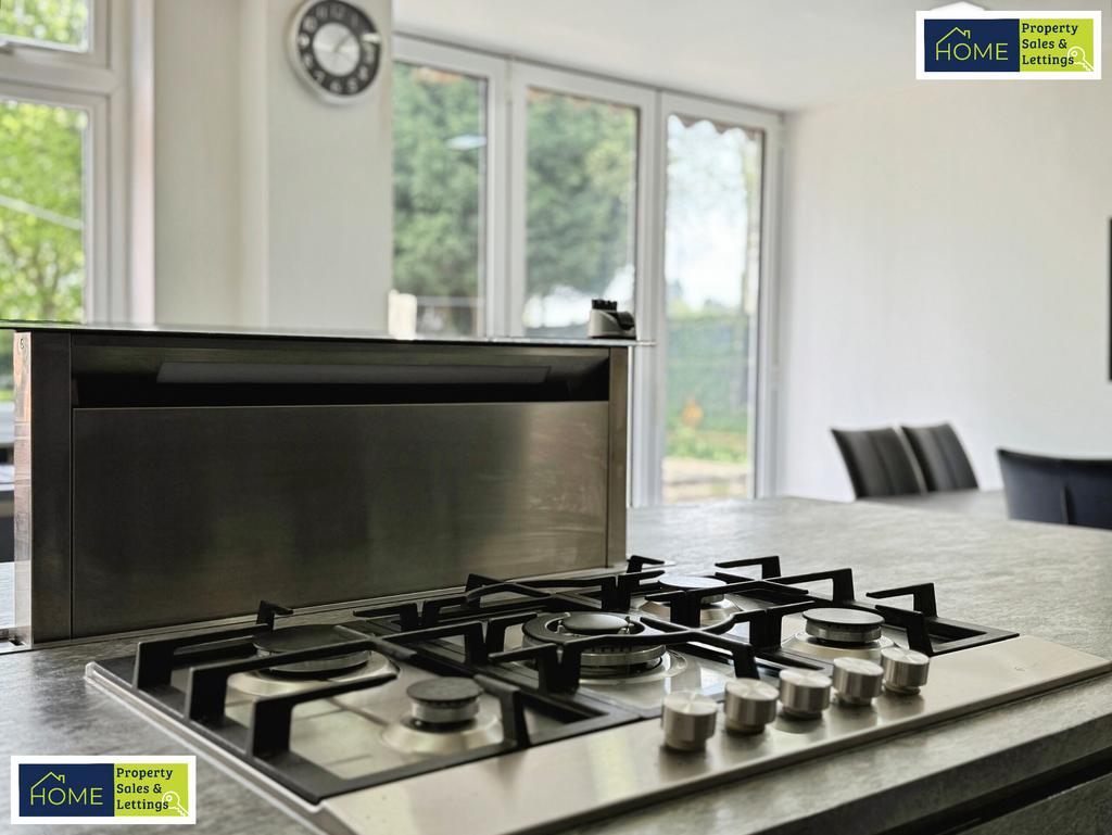 585 Loughborough Road, Birstall, Leicester, LE4 4 N