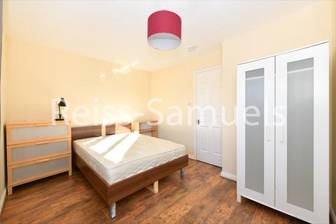 5 bedroom terraced house to rent, Cahir Street, Canary Wharf, London E14