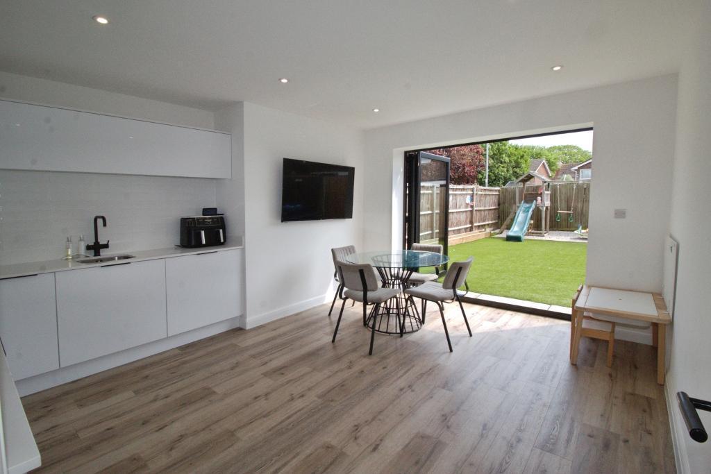 Kitchen Dining Area
